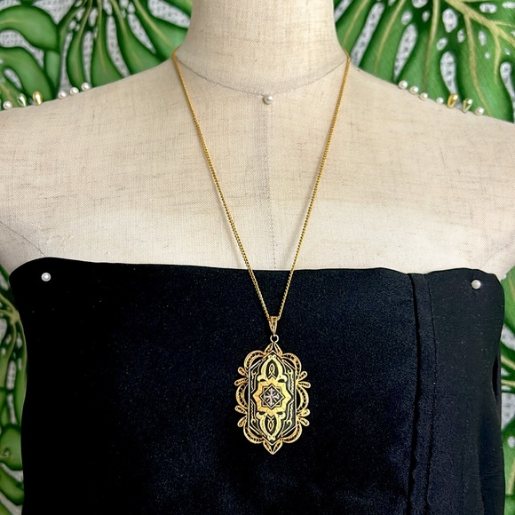 🖤Vtg Damascene Gold Geometric Hexagon Filigree Pendant on Chain Necklace - Picture 9 of 11